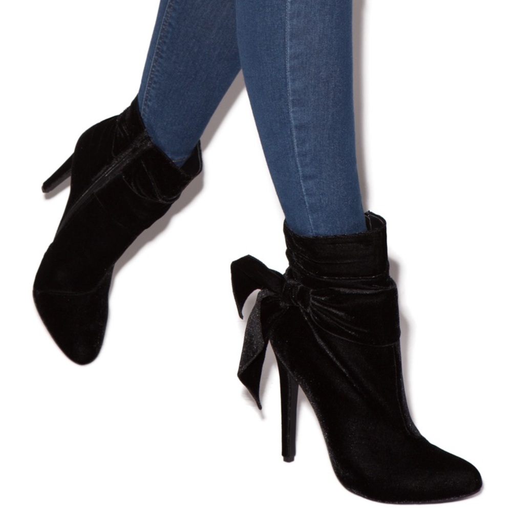 NWT 💎 Shoe Dazzle Karina Black Felt Stiletto Booties - 7.5